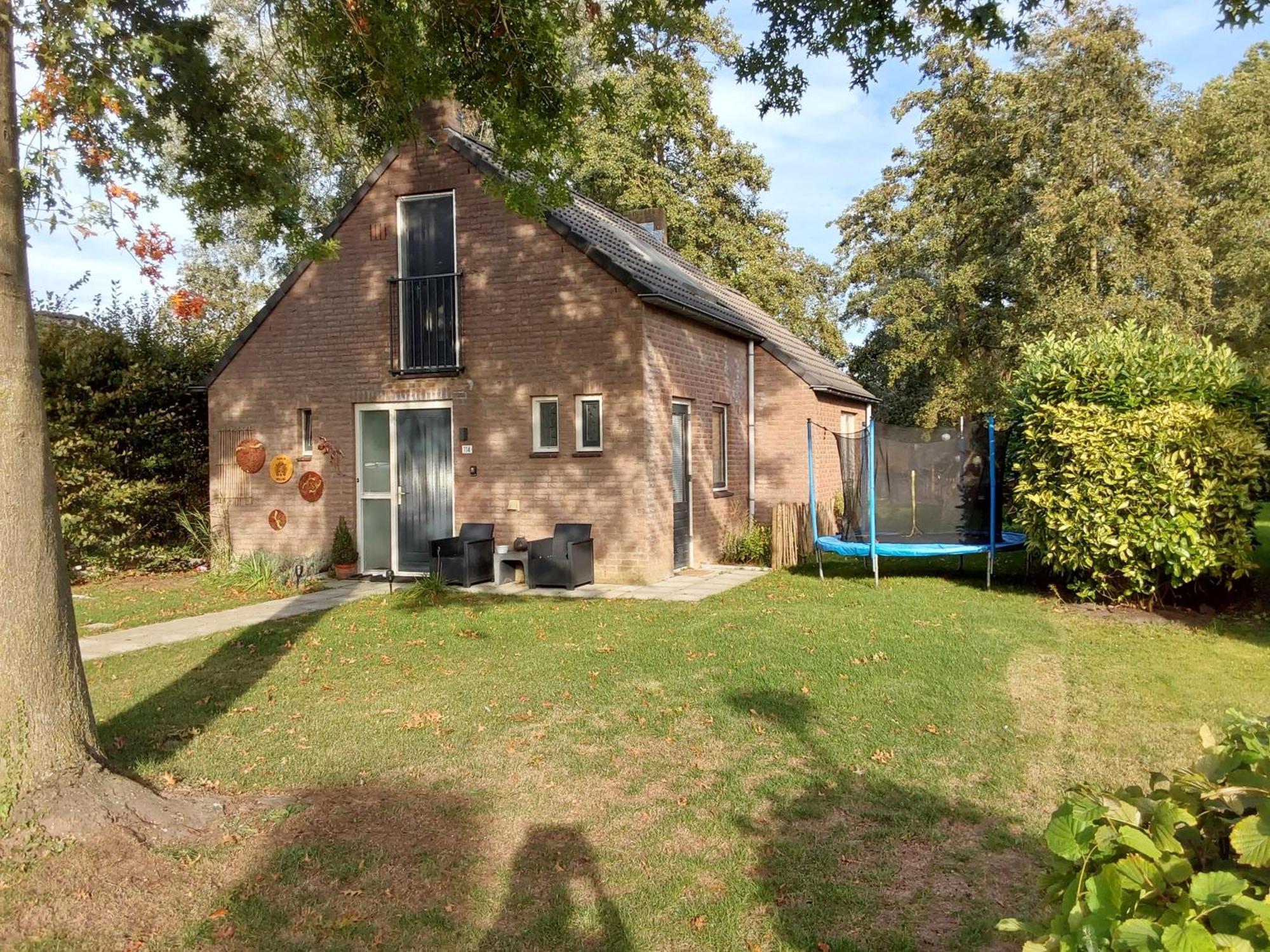 Rumah Senang Wellness Met Hottub En Tuin Ewijk Exterior foto